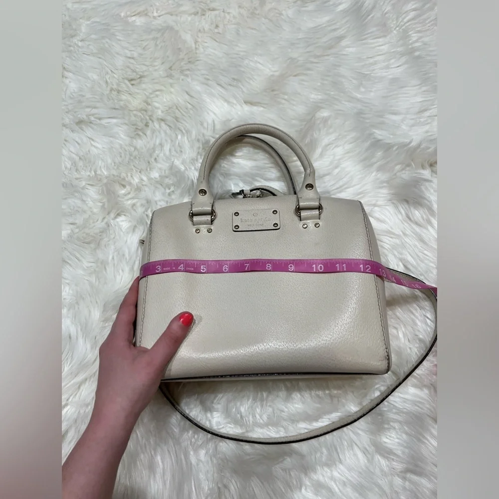 Kate Spade vintage beautiful 100% cow leather off white cream purse satchel